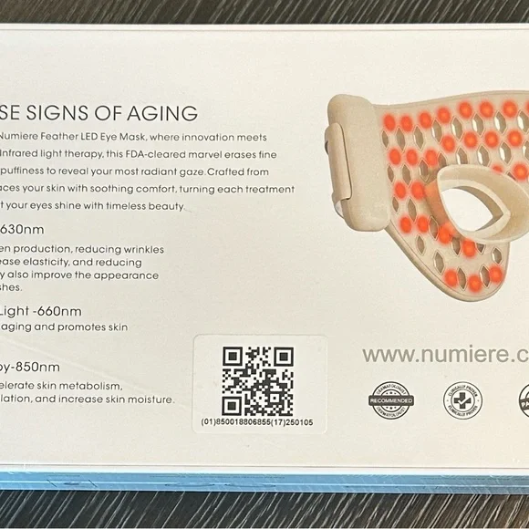 Lumiere Feather Skincare Mask - White and Red - Picture 5 of 8